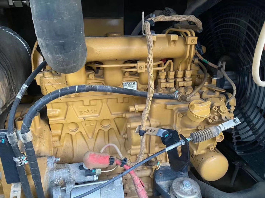Une mini-pelée en bon état, une mini-pelée de 5,5 tonnes, une mini-pelée de 305,5 tonnes.