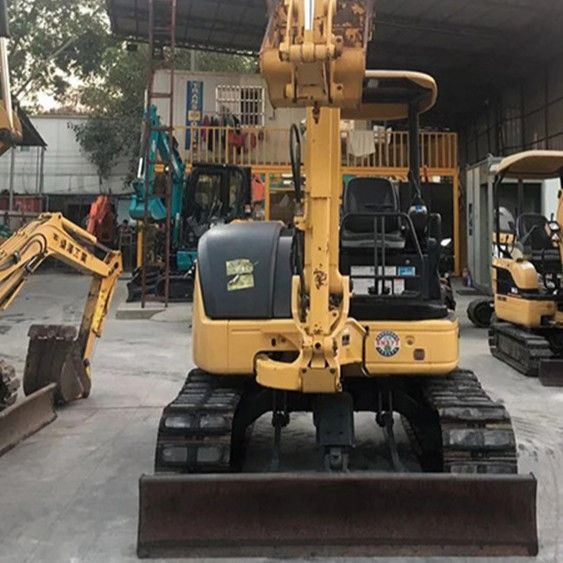 Une mini excavatrice komatsu PC40 bien entretenue et utilisée, avec cabine ouverte, PC40 de 4 tonnes, est à vendre.