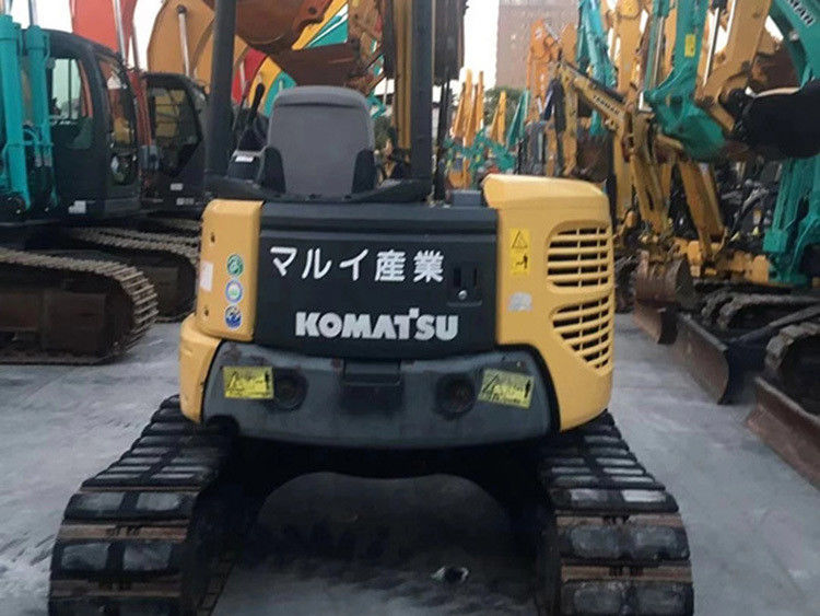 Une mini excavatrice komatsu PC40 bien entretenue et utilisée, avec cabine ouverte, PC40 de 4 tonnes, est à vendre.