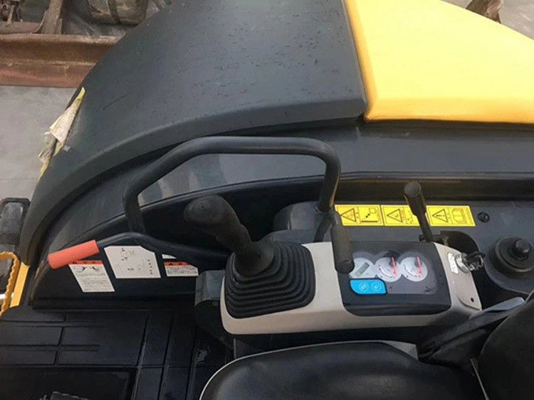 Une mini excavatrice komatsu PC40 bien entretenue et utilisée, avec cabine ouverte, PC40 de 4 tonnes, est à vendre.