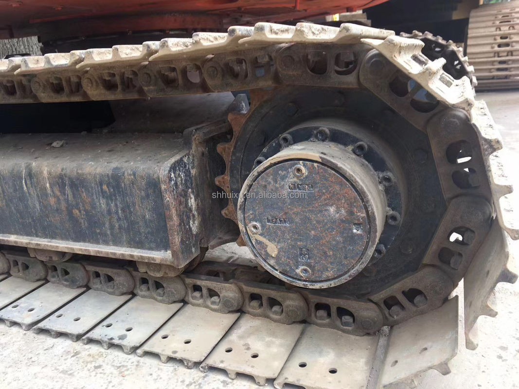 Une mini-excavatrice d'occasion Hitachi75US est à vendre. Une petite excavatrice d'occasion Hitachi75US est en bon état.