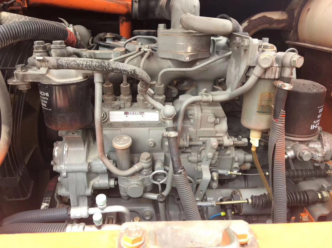Une mini-excavatrice d'occasion Hitachi75US est à vendre. Une petite excavatrice d'occasion Hitachi75US est en bon état.