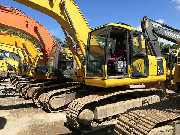 Excavatrice à rampe utilisée / Excavatrice à rampe originale Komatsu PC 200, PC200 Komatsu bon marché
