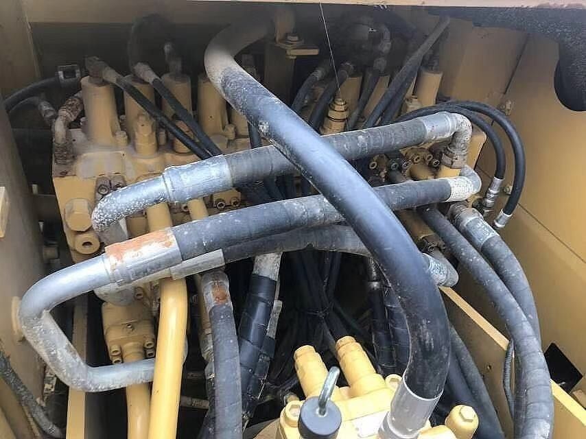 Vente de machines CAT323 en bon état, bon prix