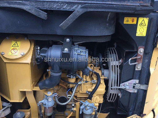 Une bonne qualité de seconde main petite excavatrice à rampe CAT302 mini-pelée hydraulique d'occasion machine de chenille chenille en stock