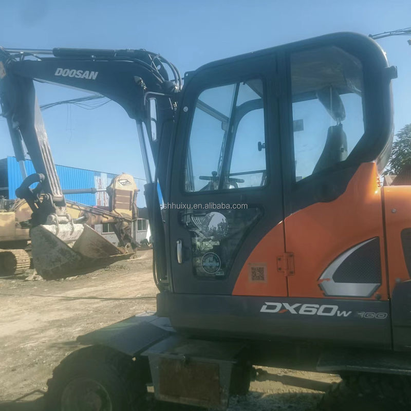 Vente à chaud de Doosan Excavateur à rampe usé Doosan DX60-7 / Mini-pelleur utilisé Doosan DX60W Prix bon marché