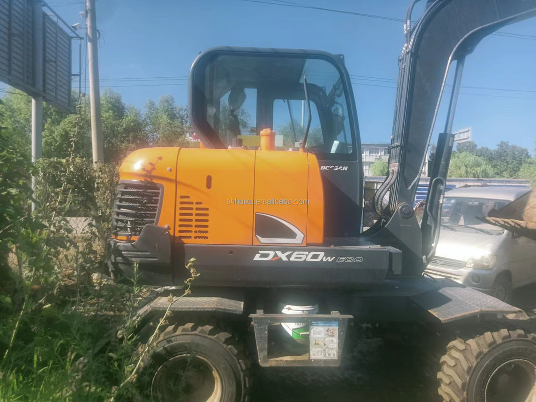 Vente à chaud de Doosan Excavateur à rampe usé Doosan DX60-7 / Mini-pelleur utilisé Doosan DX60W Prix bon marché