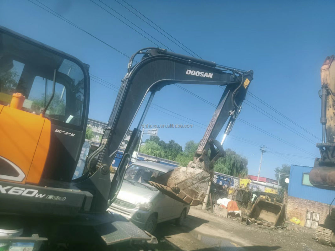 Vente à chaud de Doosan Excavateur à rampe usé Doosan DX60-7 / Mini-pelleur utilisé Doosan DX60W Prix bon marché
