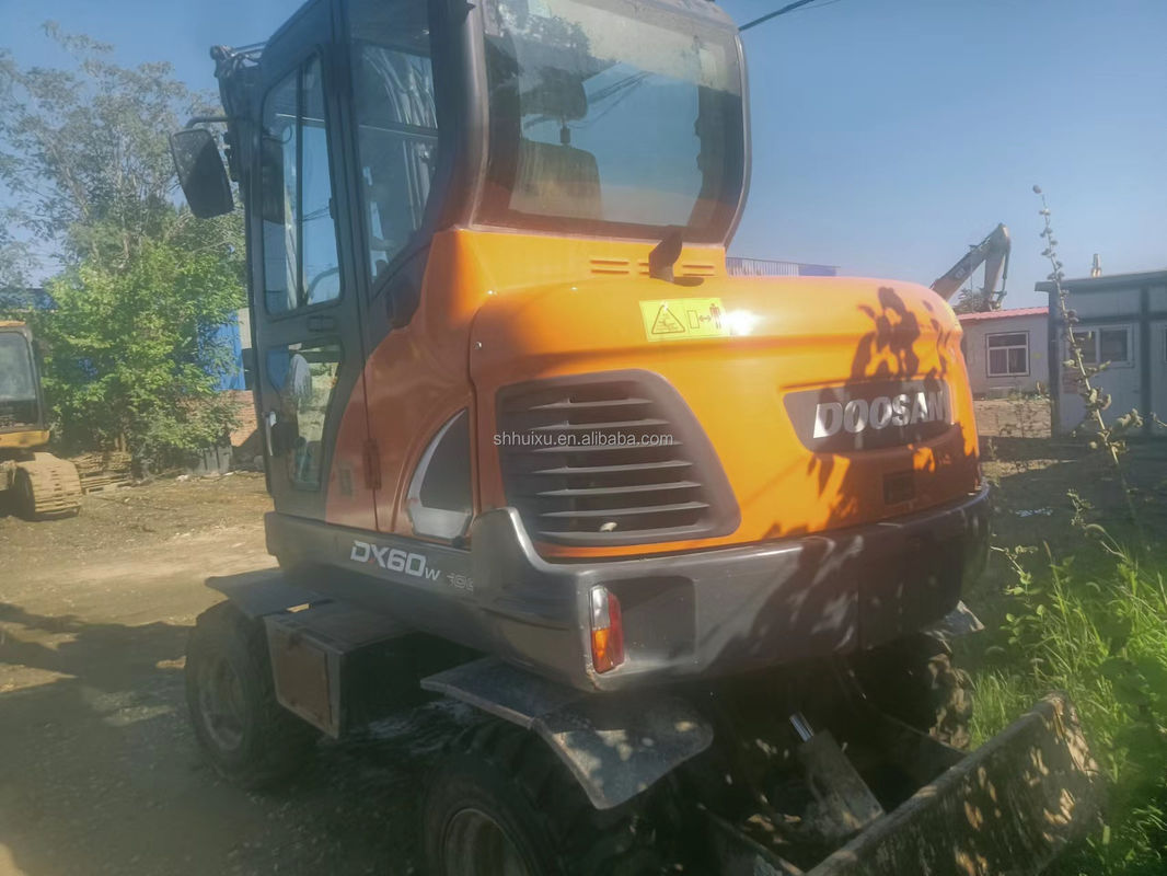 Vente à chaud de Doosan Excavateur à rampe usé Doosan DX60-7 / Mini-pelleur utilisé Doosan DX60W Prix bon marché