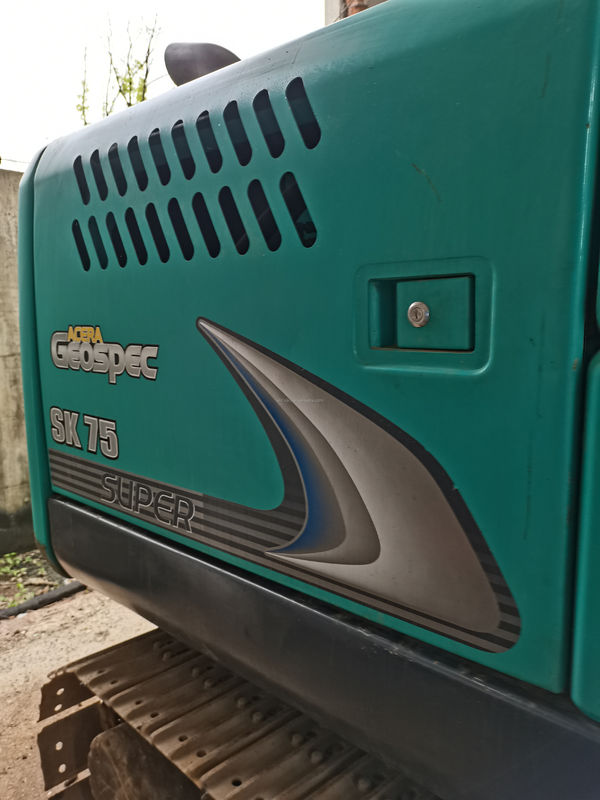 Kobelco SK200 Mini-pelée utilisée Kobelco SK75 Bonne qualité Prix bon marché Excavateur hydraulique à rampe d'occasion d'origine japonaise