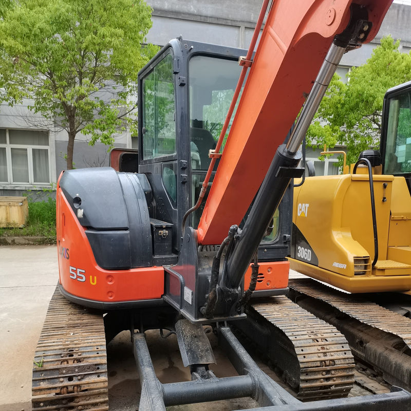 Une mini-excavatrice utilisée Hitachi 55U est à vendre.