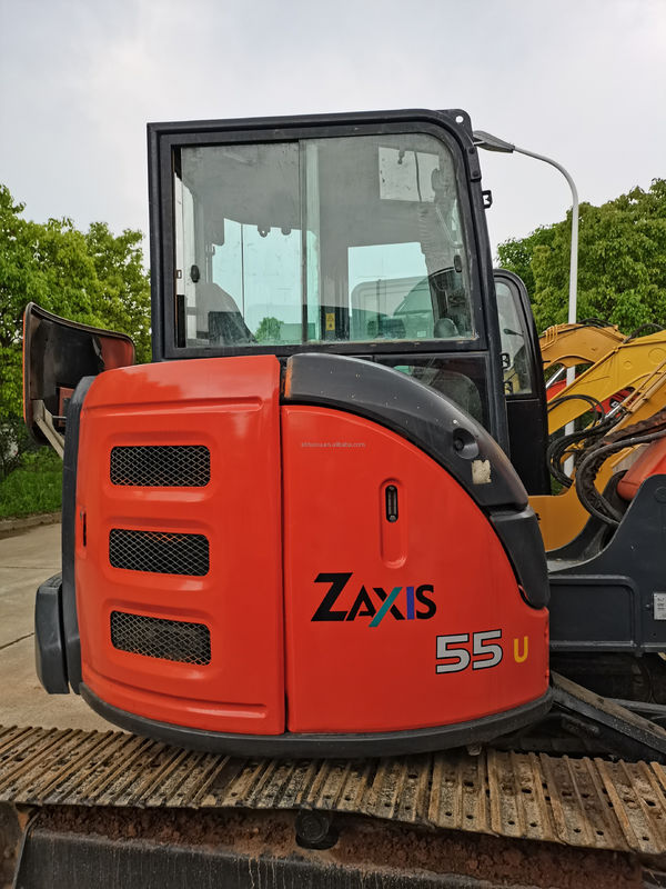 Une mini-excavatrice utilisée Hitachi 55U est à vendre.