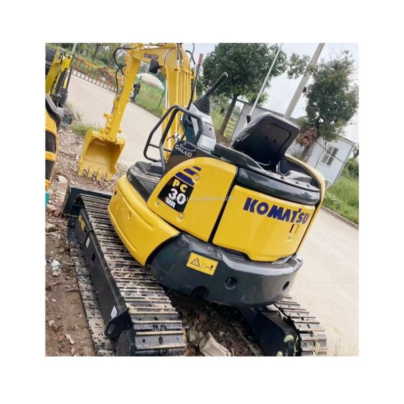 Excavatrice hydraulique utilisée KOMATSU30,excavatrice d'occasion KOMATSU30 de bonne qualité avec un prix bon marché à vendre