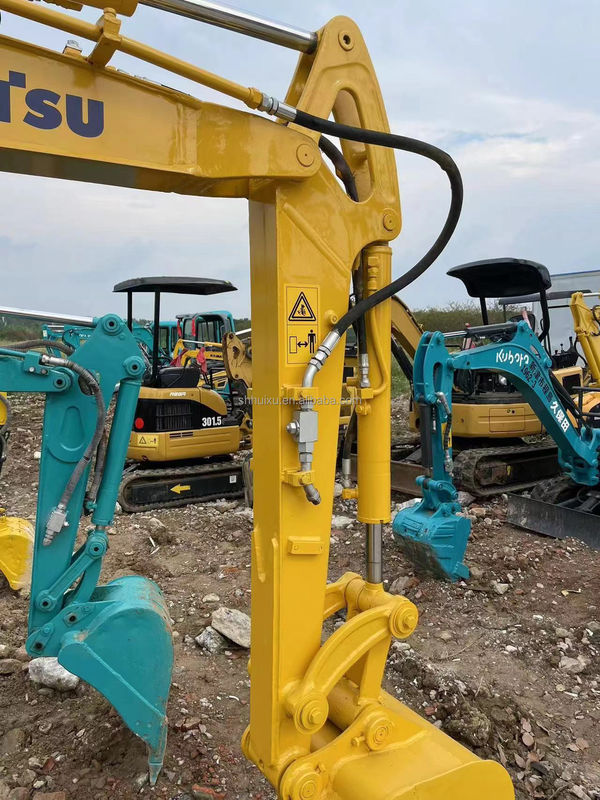 Excavatrice hydraulique utilisée KOMATSU30,excavatrice d'occasion KOMATSU30 de bonne qualité avec un prix bon marché à vendre