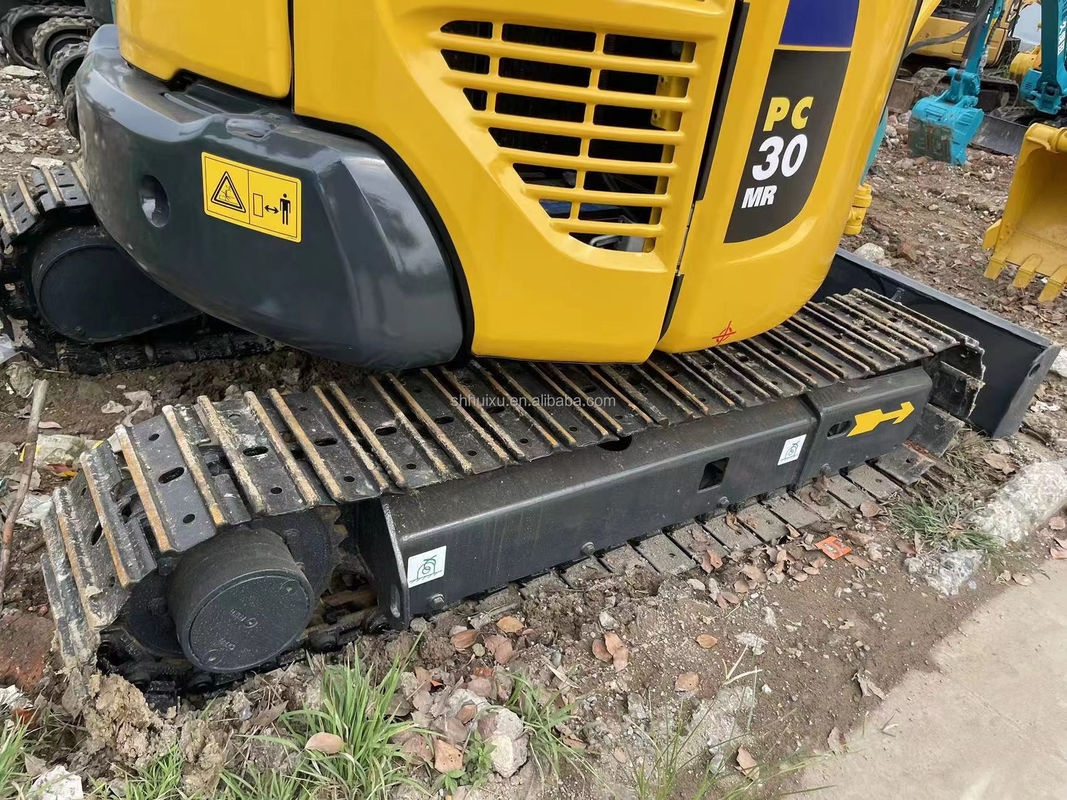 Excavatrice hydraulique utilisée KOMATSU30,excavatrice d'occasion KOMATSU30 de bonne qualité avec un prix bon marché à vendre
