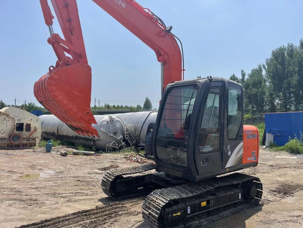 Une mini-excavatrice de 7 tonnes est à vendre.