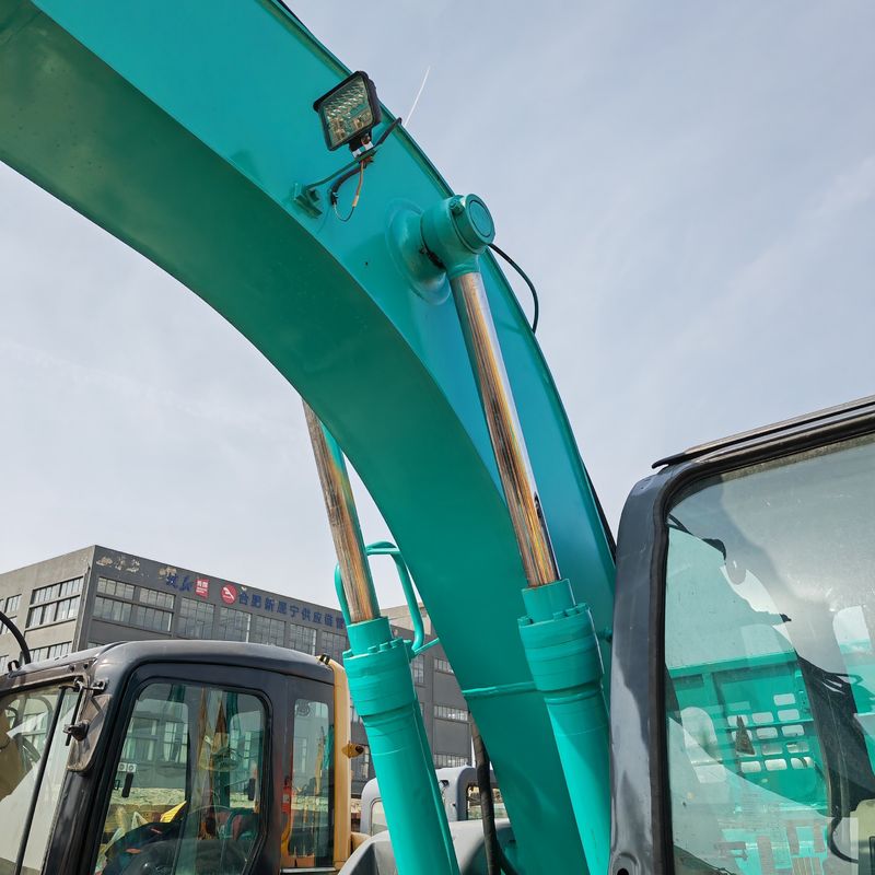 temps de travail réduit excavateur à rampe d'occasion kobelco 135/couleur d'origine kobelco 135 utilisé en vente