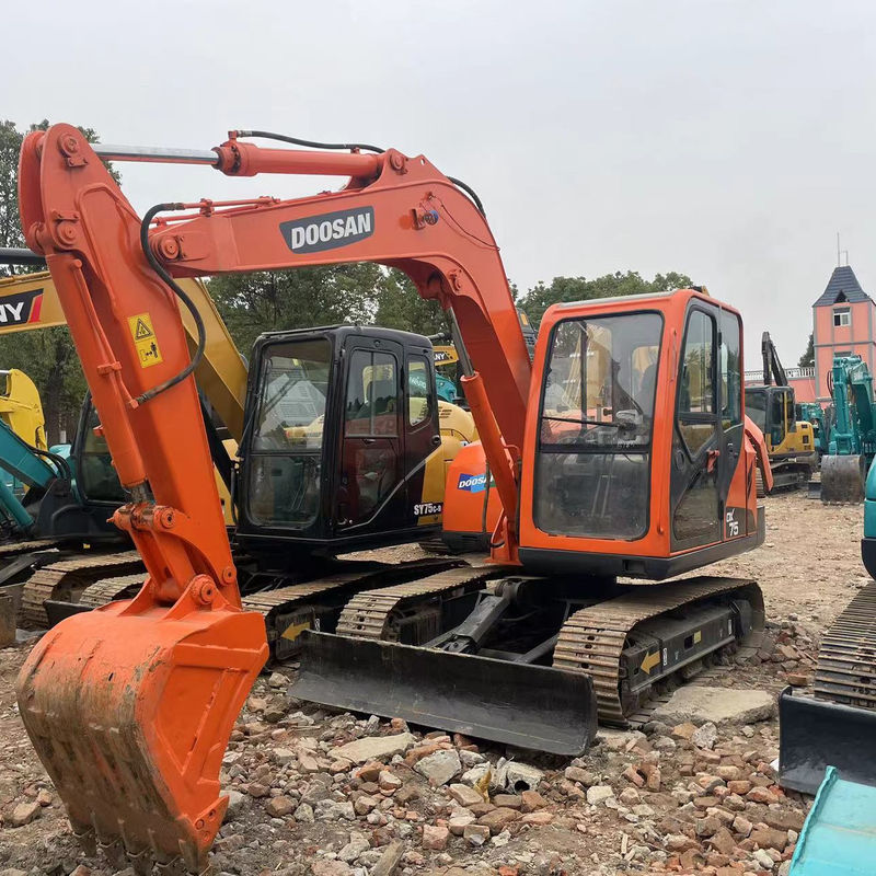 Mini-excavatrice utilisée Doosan DX75 petite pellicule utilisée machines de 6 tonnes pellicule de terre manuelle petite pellicule