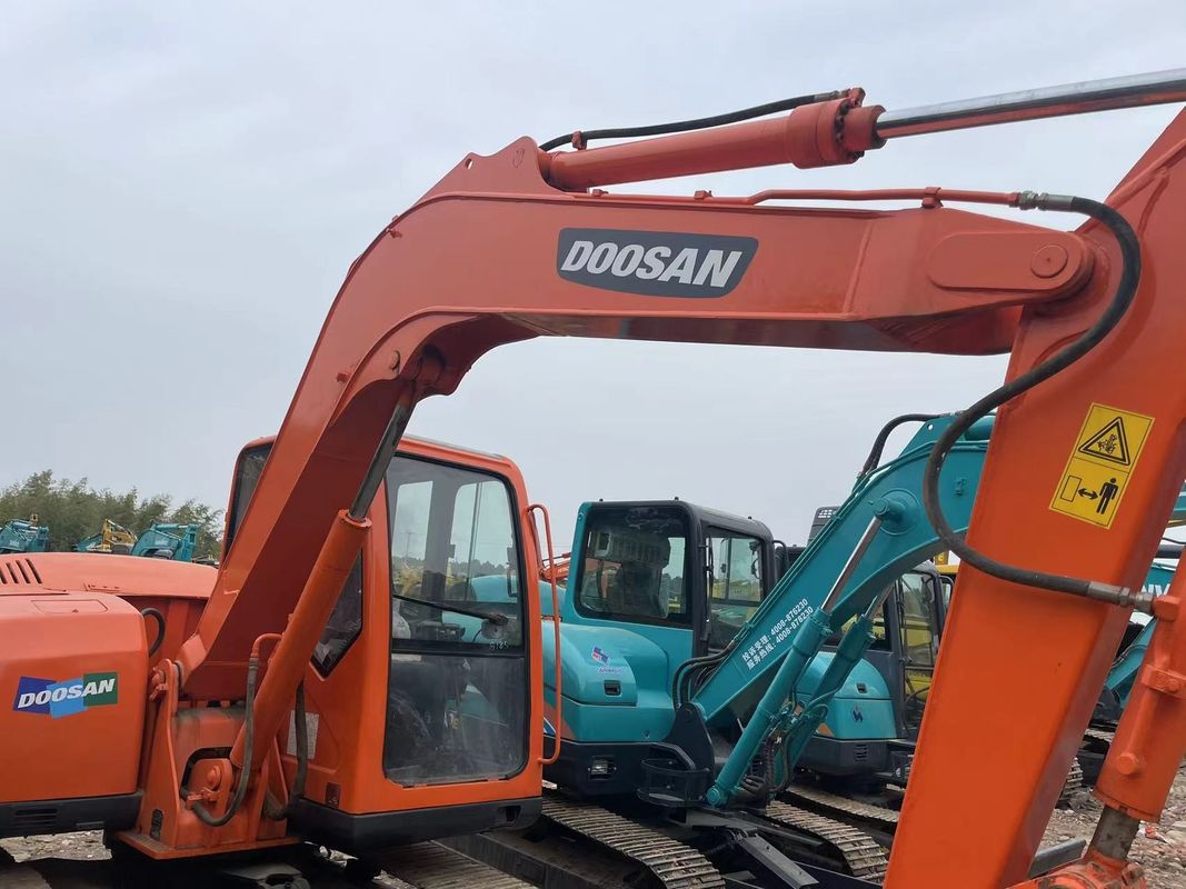 Mini-excavatrice utilisée Doosan DX75 petite pellicule utilisée machines de 6 tonnes pellicule de terre manuelle petite pellicule