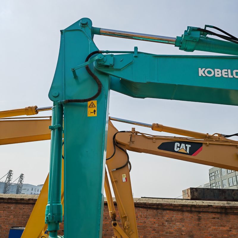 0.7m3 Capacité du seau 13 Tonnes Couleur bleue Excavateur d'occasion Kobelco Sk 135