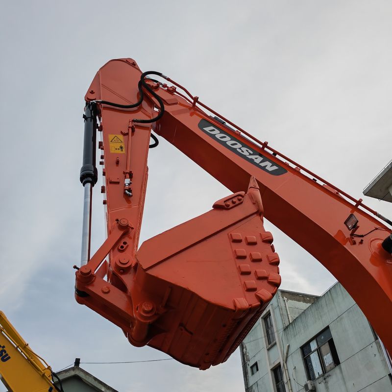 Excavateur d'occasion de 25 tonnes Doosan dx225 à vendre Excavateur d'occasion de 25 tonnes Doosan 225 à vendre
