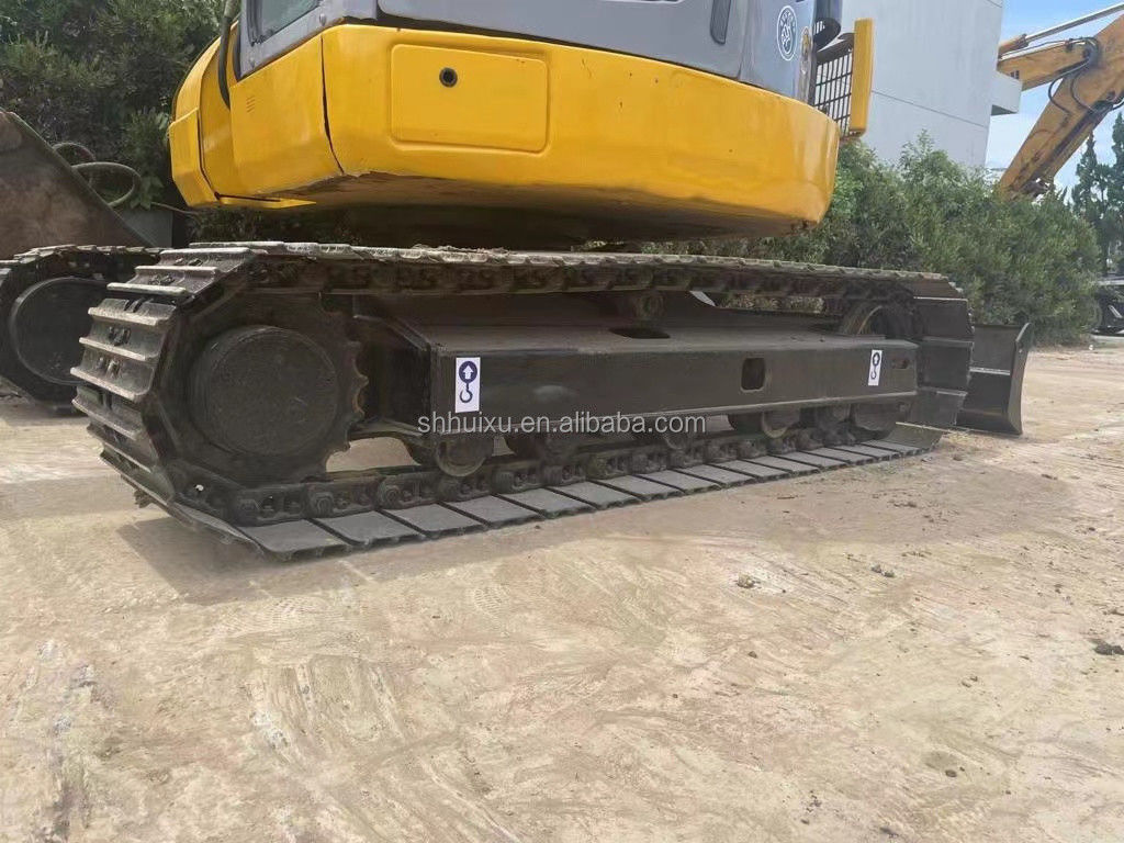 Je vous présente une petite excavatrice, une petite excavatrice, une petite excavatrice, une petite excavatrice.