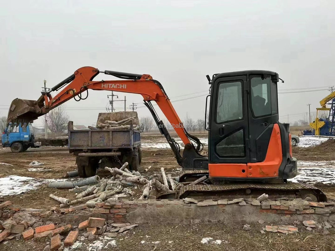 Vente à chaud mini-pelles d'occasion Hitachi ZX55U Prix bon marché/bonne qualité Hitachi ZX55U Excavateur hydraulique à rampe d'occasion