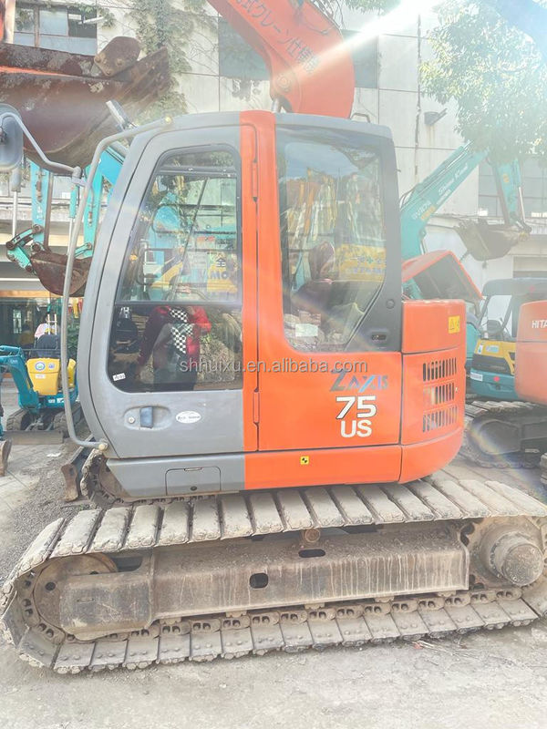 Hitachi en stock Origine japonaise Hitachi ZX75 Excavateur hydraulique à rampe d'occasion/mini-pelée d'occasion Hitachi ZX75 bonne qualité Prix bon marché