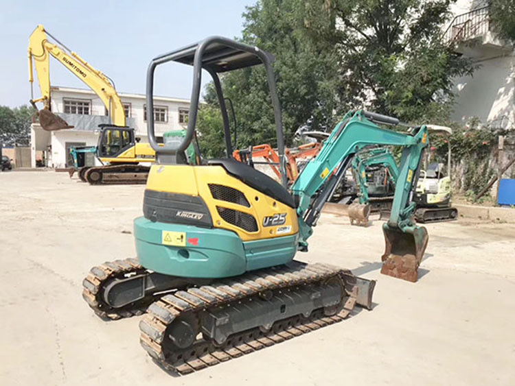 Excavateur à rampe utilisée KUBOTA25 KXU25/ moteur japonais d'occasion KUBOTA KX25 KX U25 25U