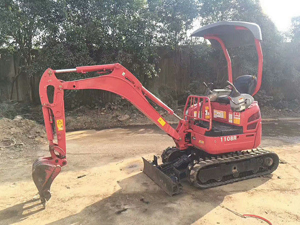 Une excavatrice hydraulique Kubota U17 2T utilisée a une qualité élevée avec un prix réduit sur la construction