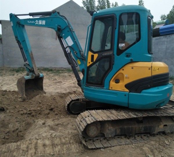Les mini-pelles d'occasion Kubota 161 sont en vente.