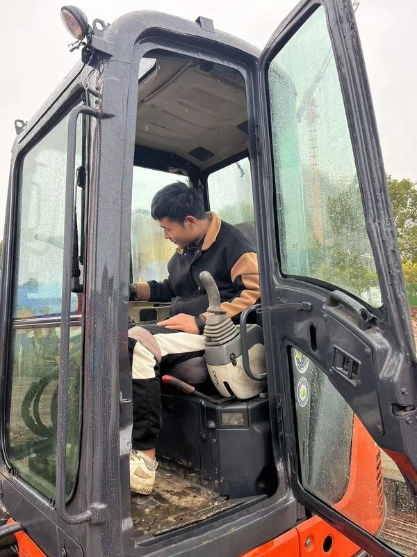 Mini-excavateur d'occasion Hitachi 50U mini-excavateur de petite machine d'occasion de 5 tonnes mini-excavateurs d'occasion à bande de caoutchouc