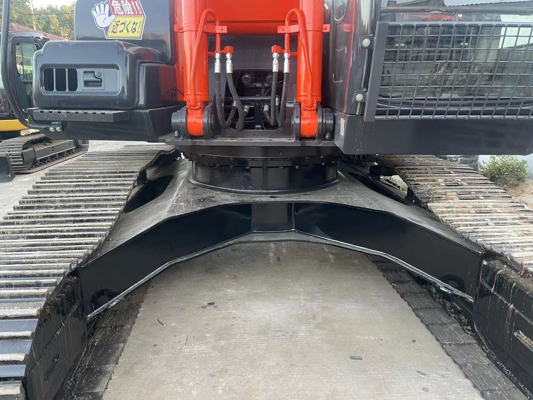 Une grande excavatrice utilisée Hitachi 240 avec une excellente performance