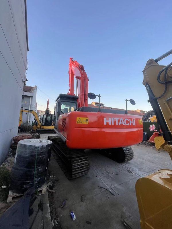 Une grande excavatrice utilisée Hitachi 240 avec une excellente performance