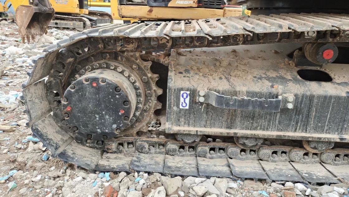 Une excavatrice d'occasion Hitachi ZX200 est en vente.