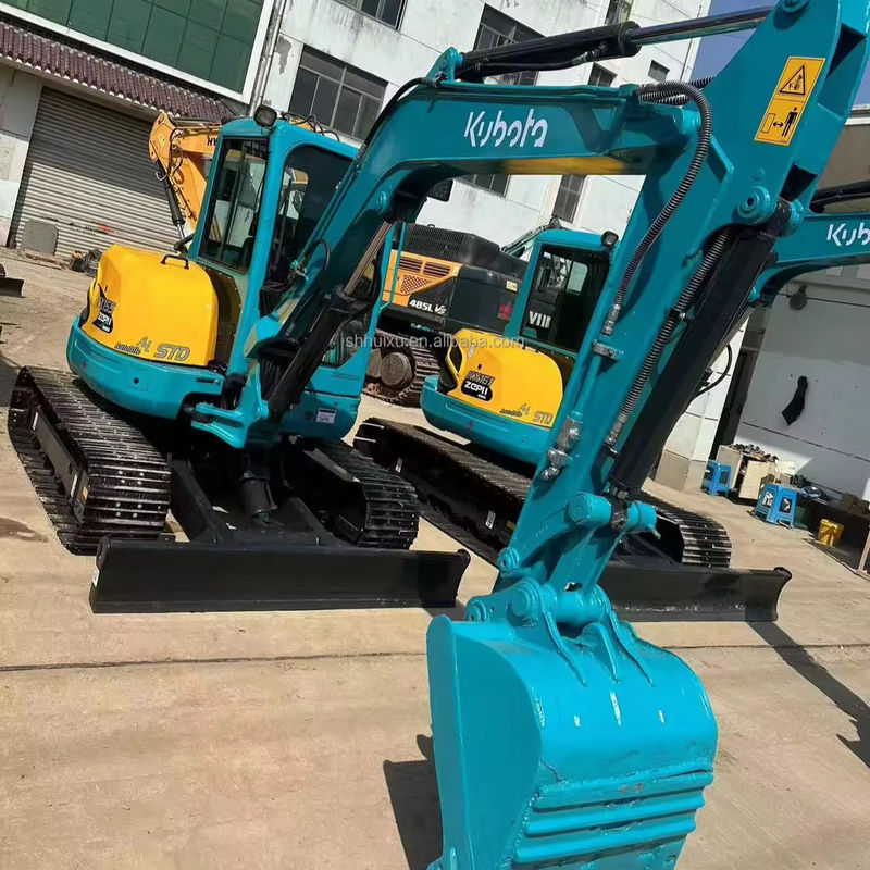 La qualité est très élevée. Une machine de randonnée d'occasion. Une mini-pelée.
