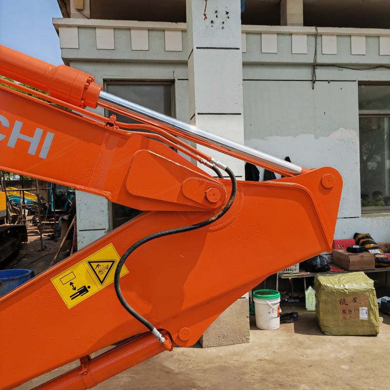 Hitachi en stock 90% d'occasion Hitachi zx135/excavatrice à rampe utilisée Hitachi zx135 à vendre