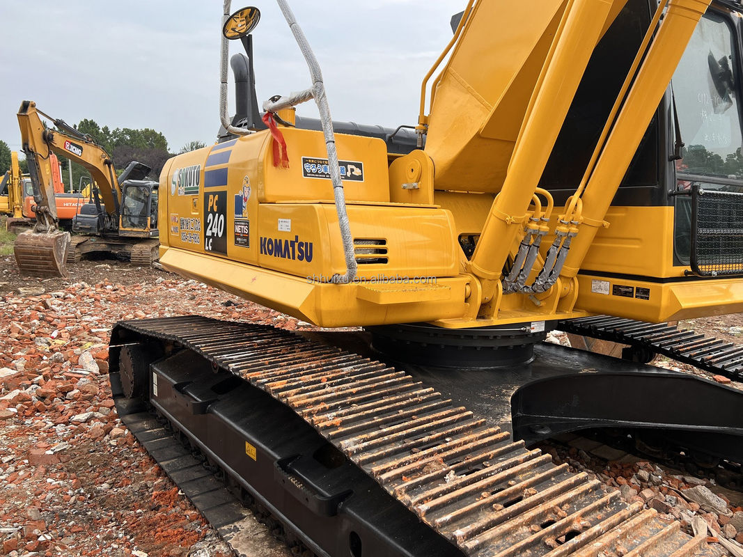 KOMATSU 240-8LC Excavateur d'occasion en bon état 24000KG magasins de matériaux de construction