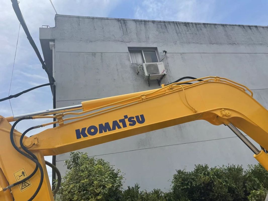 Le prix de l'excavateur est bas.