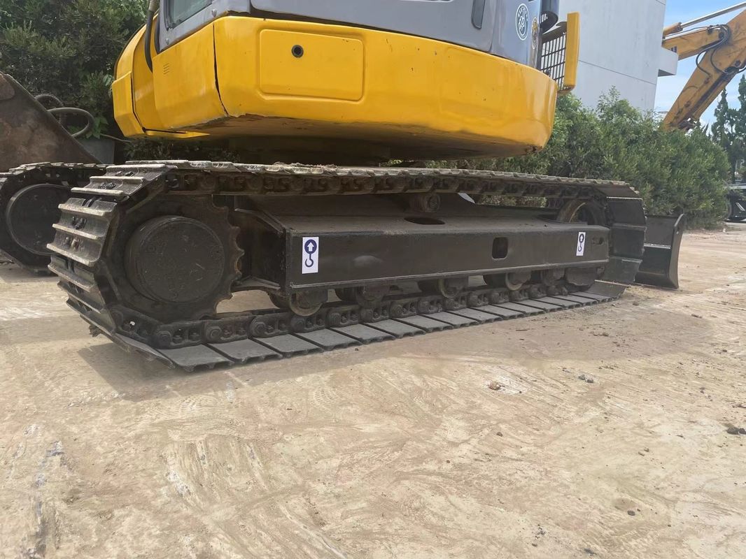 Le prix de l'excavateur est bas.