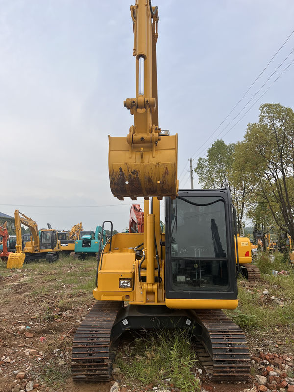 Moteur à haute puissance utilisé KOMATSU PC130 À VENIR /Une excavatrice de seconde main de taille moyenne KOMATSU PC130