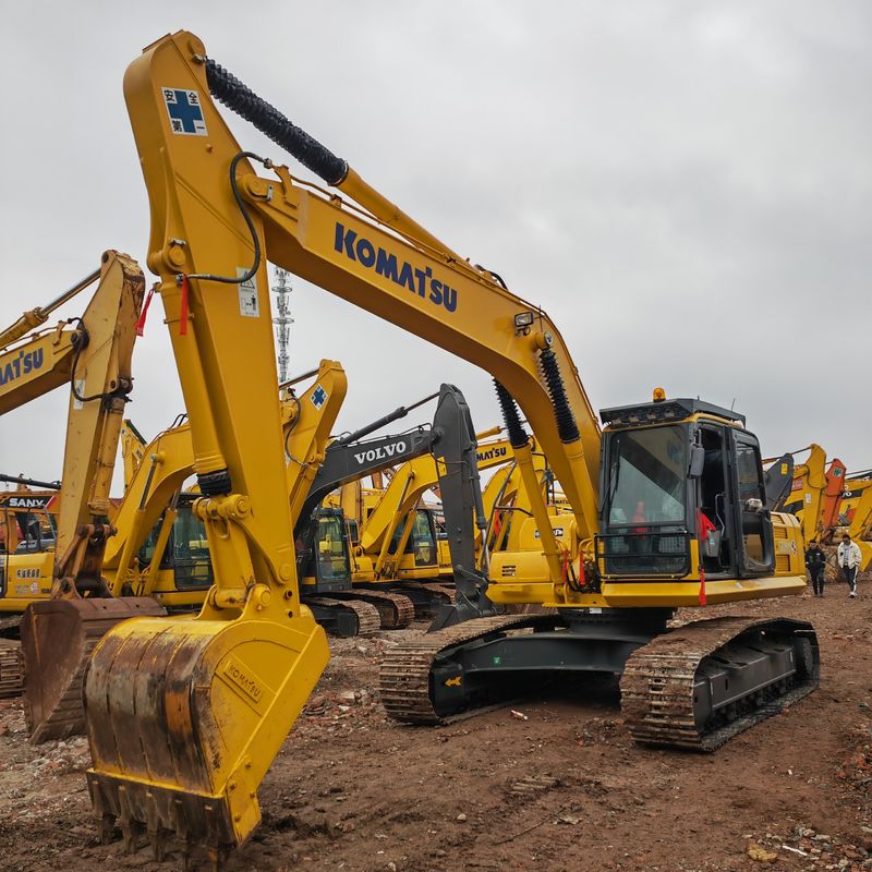 Couleur originale, excavateur à rampe d'occasion Komatsu pc240 en vente avec prix Leow.