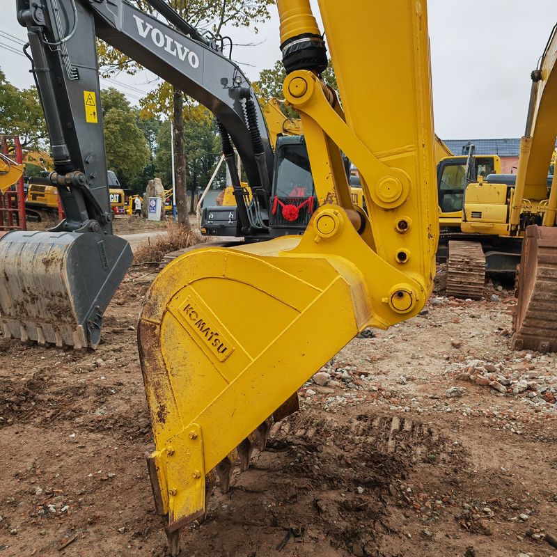 Couleur originale, excavateur à rampe d'occasion Komatsu pc240 en vente avec prix Leow.