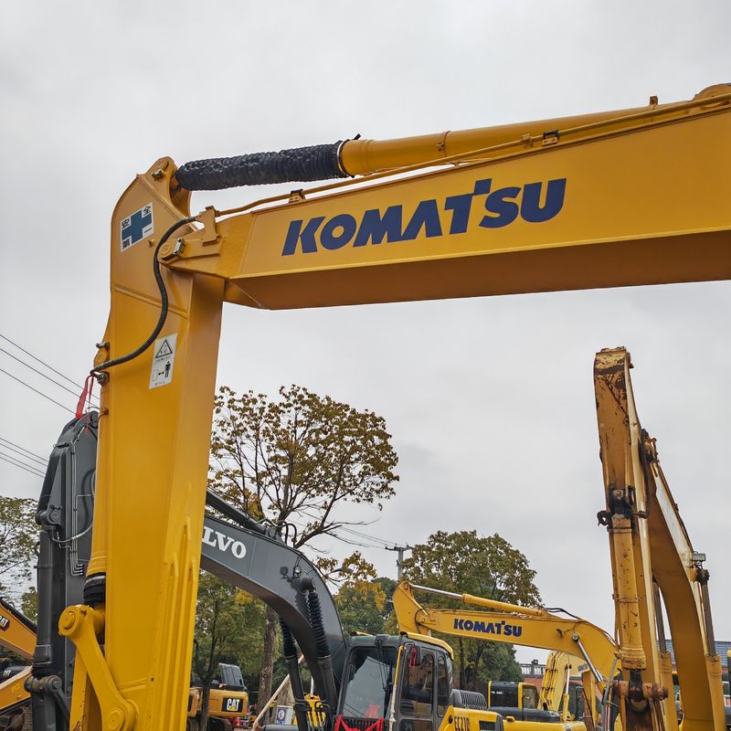 Couleur originale, excavateur à rampe d'occasion Komatsu pc240 en vente avec prix Leow.