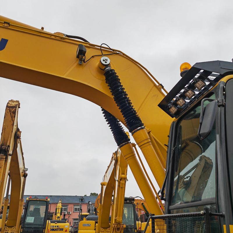 Couleur originale, excavateur à rampe d'occasion Komatsu pc240 en vente avec prix Leow.