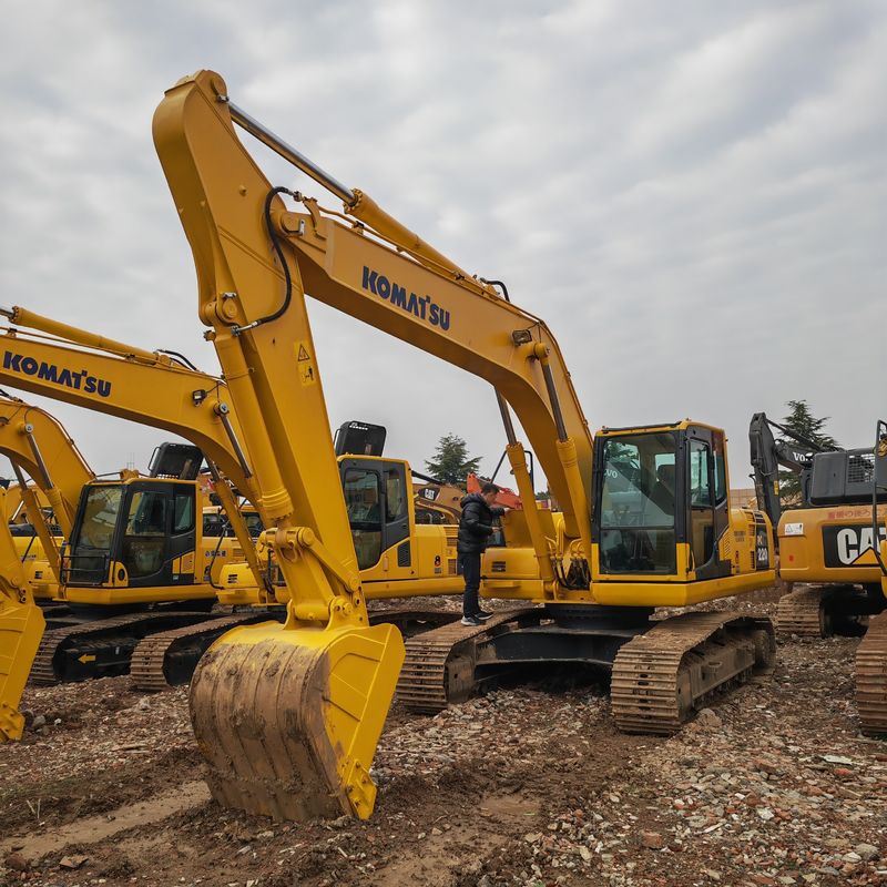 Excavateur d'occasion grande puissance de creusement Komatsu pc 220-8/seconde main utilisée excavateur Komatsu pc220-8 en vente