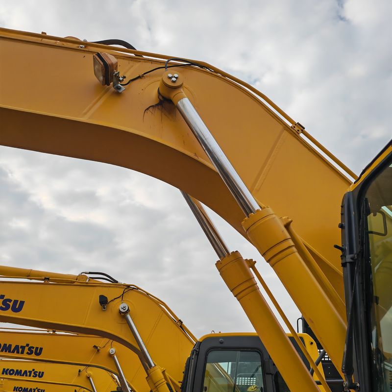 En stock, une grande excavatrice utilisée KOMATSU PC220-8/Nouvelle arrivée