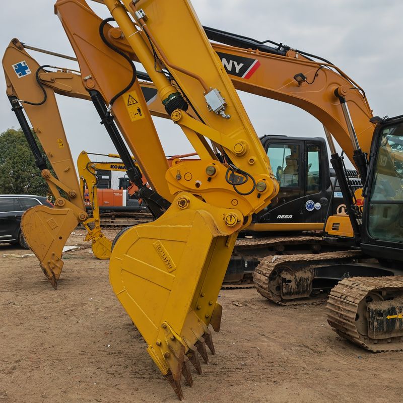 L'excavatrice utilisée est en stock KOMATSU PC200-8/PAINTURE ORIGINALE D'EUX KOMATSU PC200-8 à vendre à bas prix