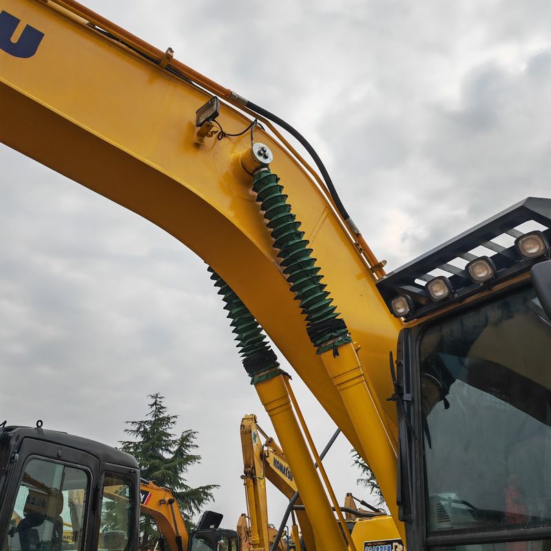 L'excavatrice utilisée est en stock KOMATSU PC200-8/PAINTURE ORIGINALE D'EUX KOMATSU PC200-8 à vendre à bas prix