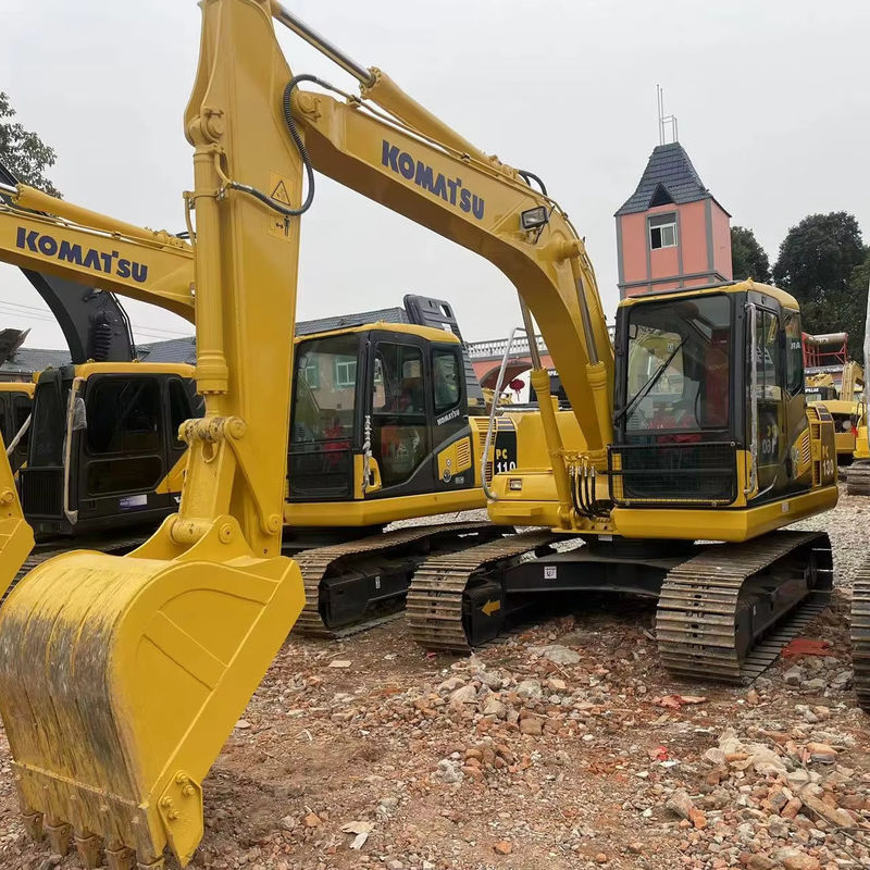 Nouveau arrivée excavateur usagé KOMATSU PC130/BAIE HORE DE TRAVAIL DEUXIÈME main KOMATSU Excavateur en bon état de déplacement